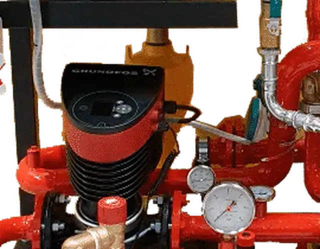 Cirkulationspumpen Grundfos Magna3 och manometern i sekundärkretsen